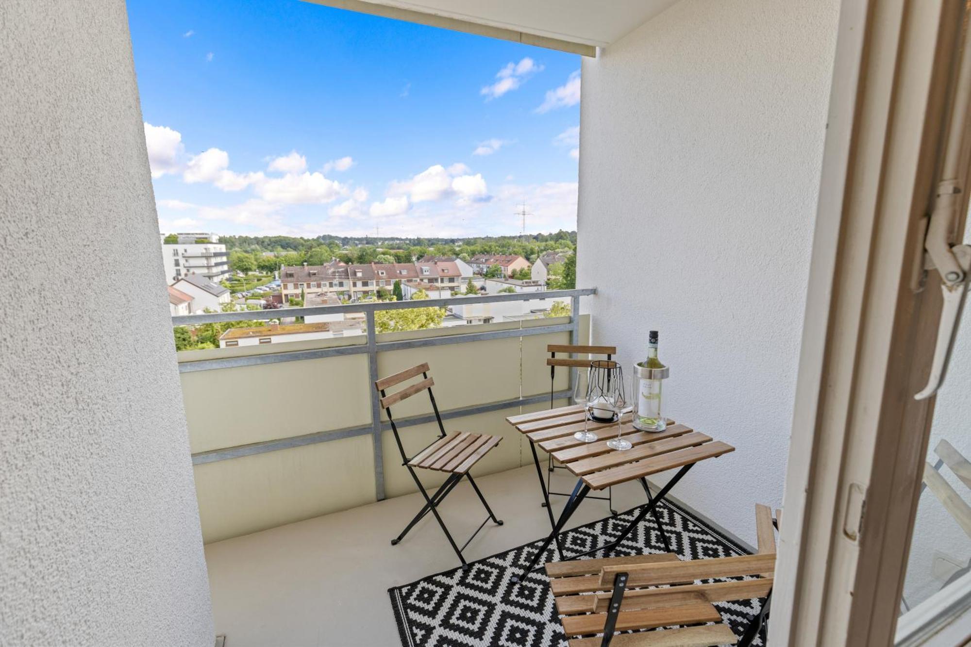 Sonniges City-Apartment Mit Suedbalkon Und Parklatz Neusass Екстериор снимка