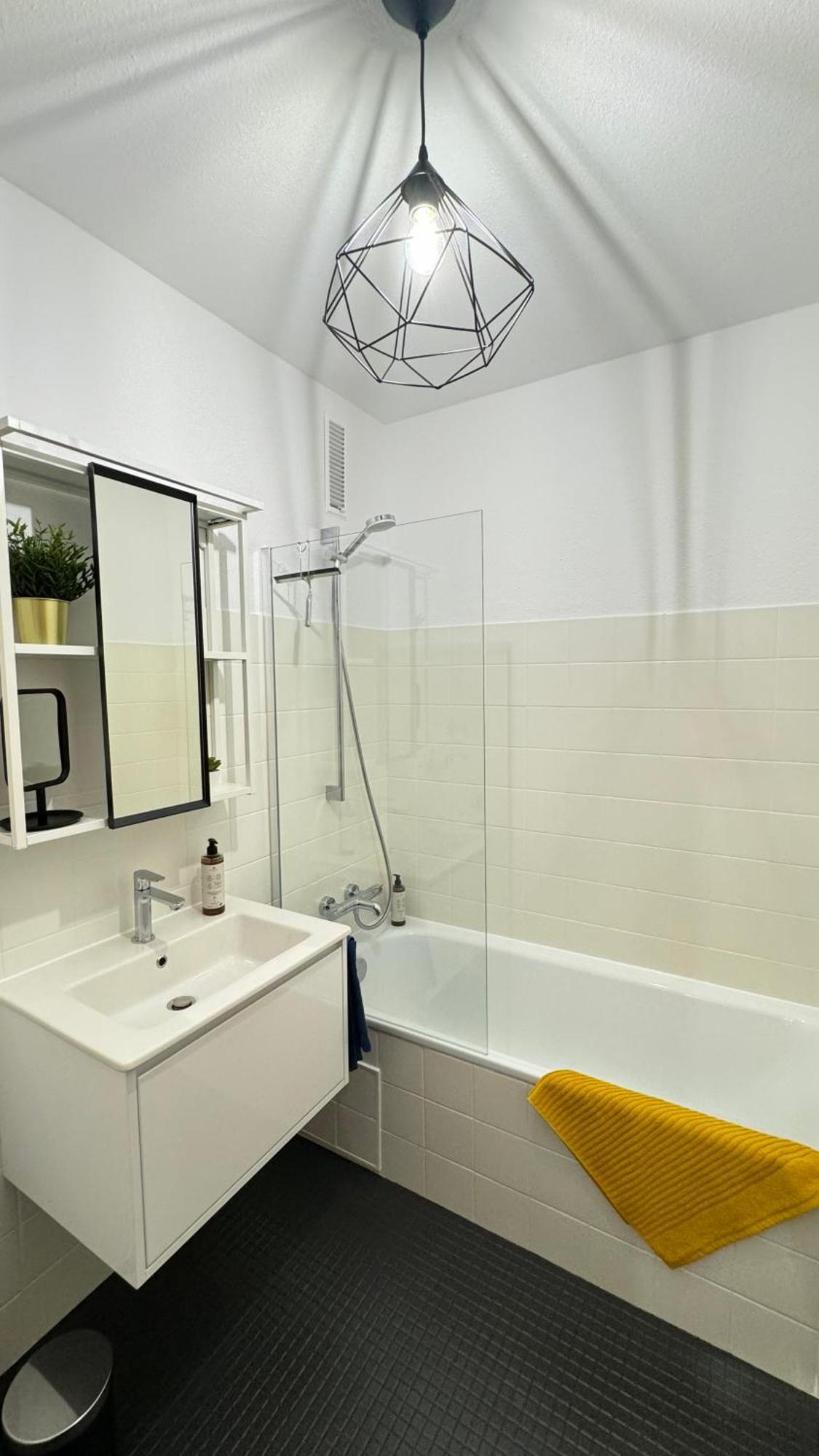 Sonniges City-Apartment Mit Suedbalkon Und Parklatz Neusass Екстериор снимка